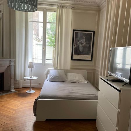 Studio près du Pont Mirabeau et Tour Eiffel Parigi Esterno foto